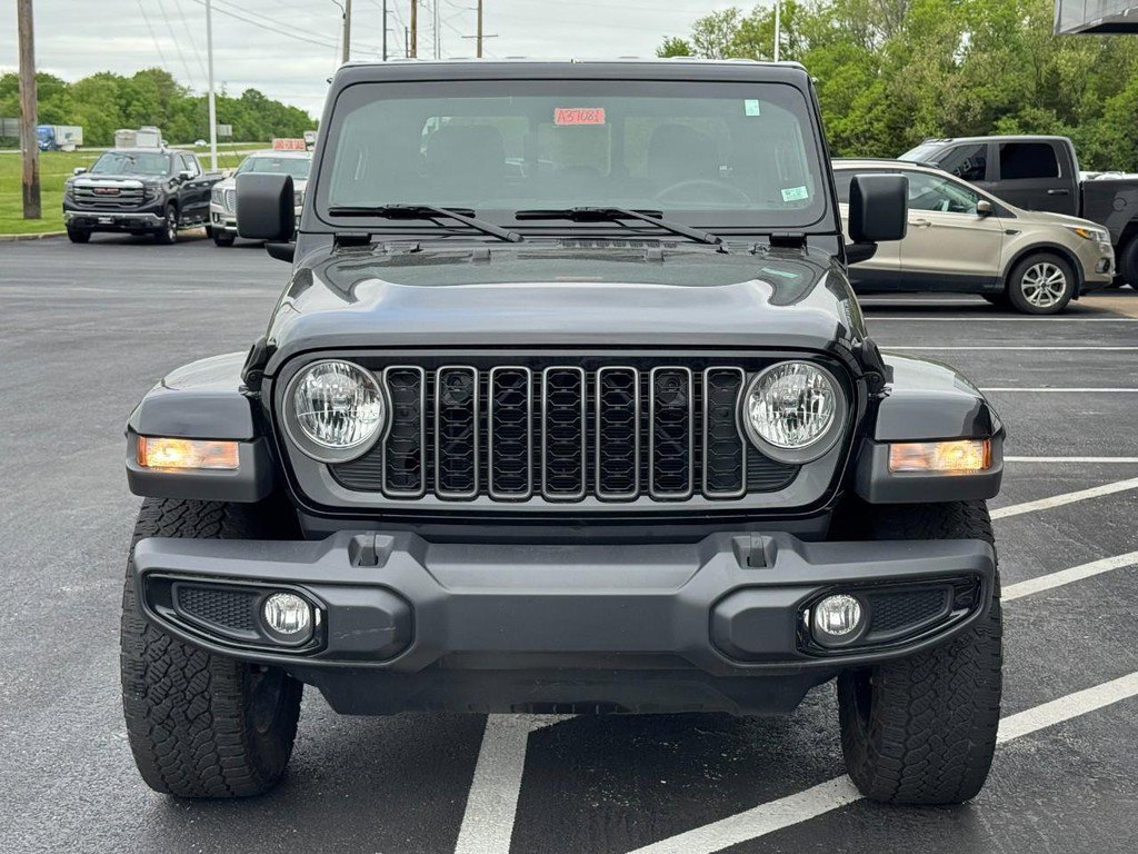 Used 2025 Jeep Gladiator Sport AWD/4WD image 12