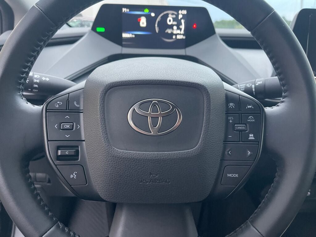 Used 2025 Toyota Prius LE FWD image 12