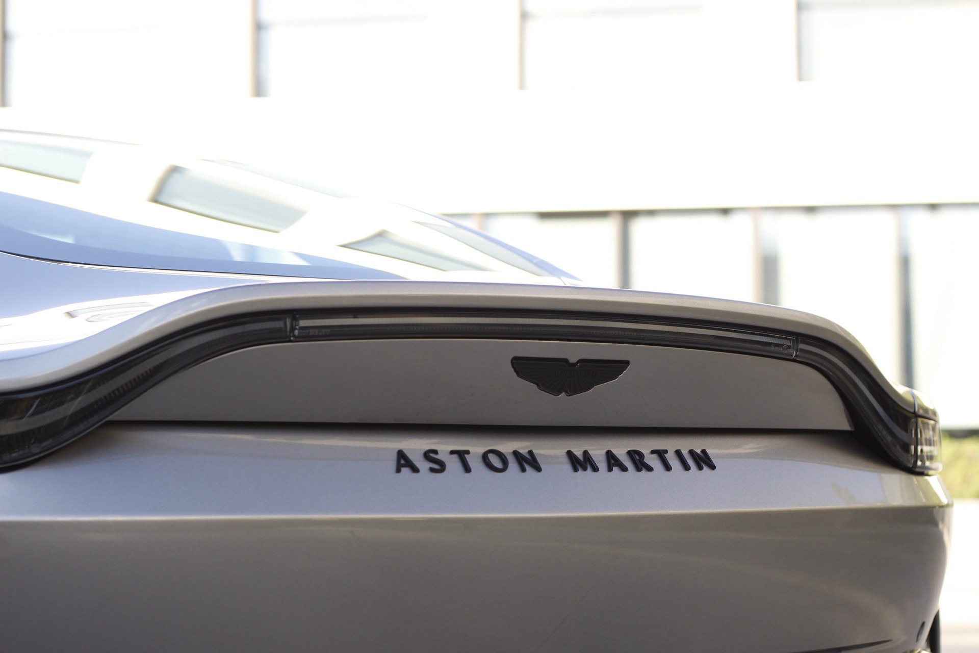 Used 2025 Aston Martin V8 Vantage Coupe RWD image 15