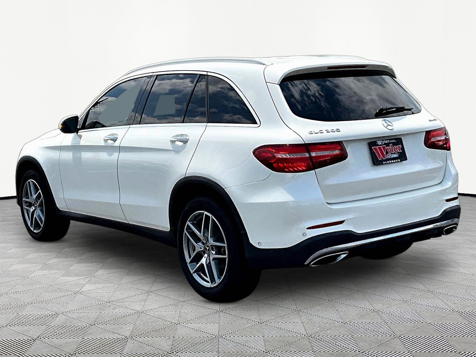 Used 2018 Mercedes-Benz GLC 300 4MATIC image 4