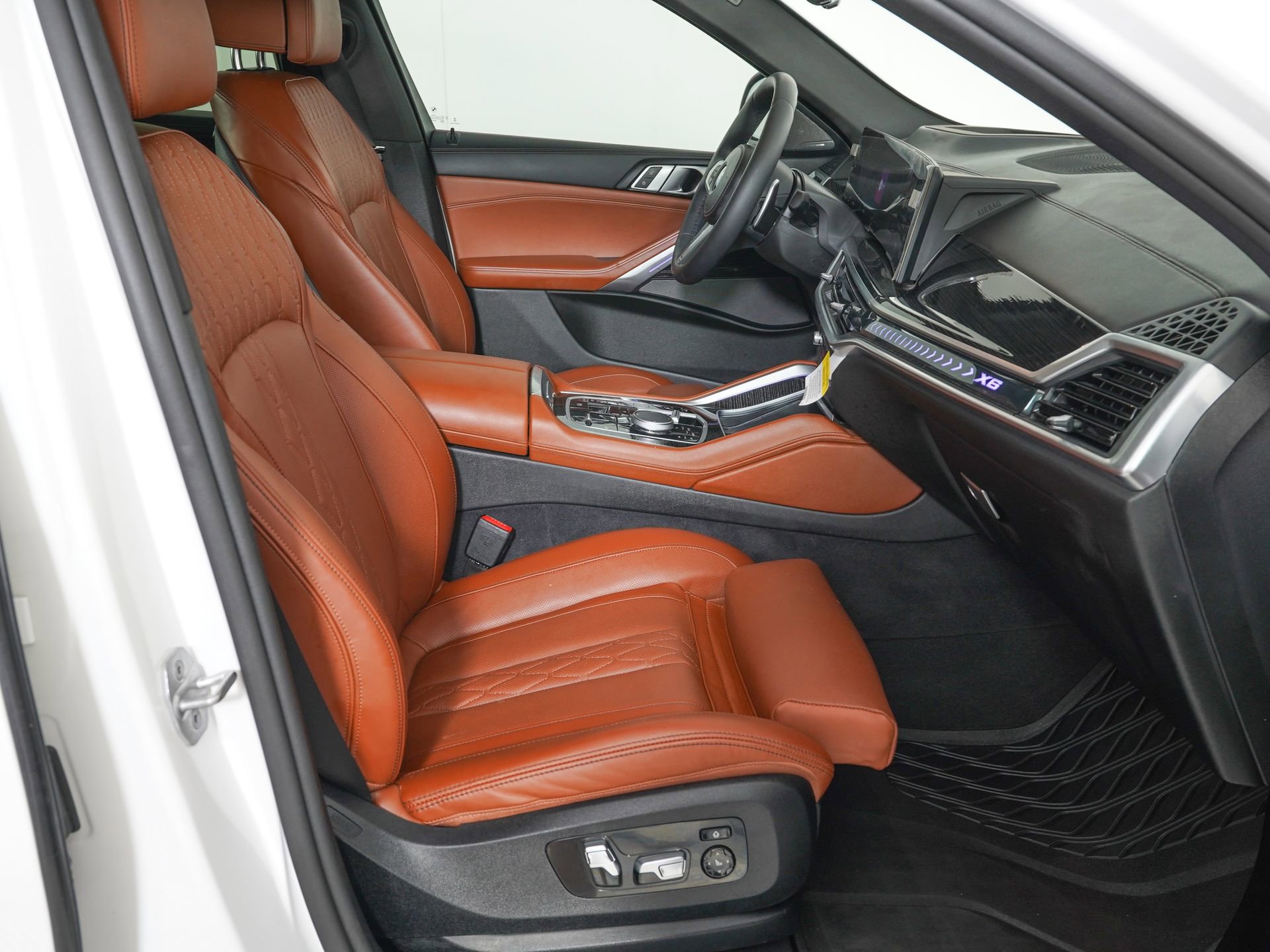 Used 2025 BMW X6 xDrive40i w/ Climate Comfort Package AWD/4WD image 8