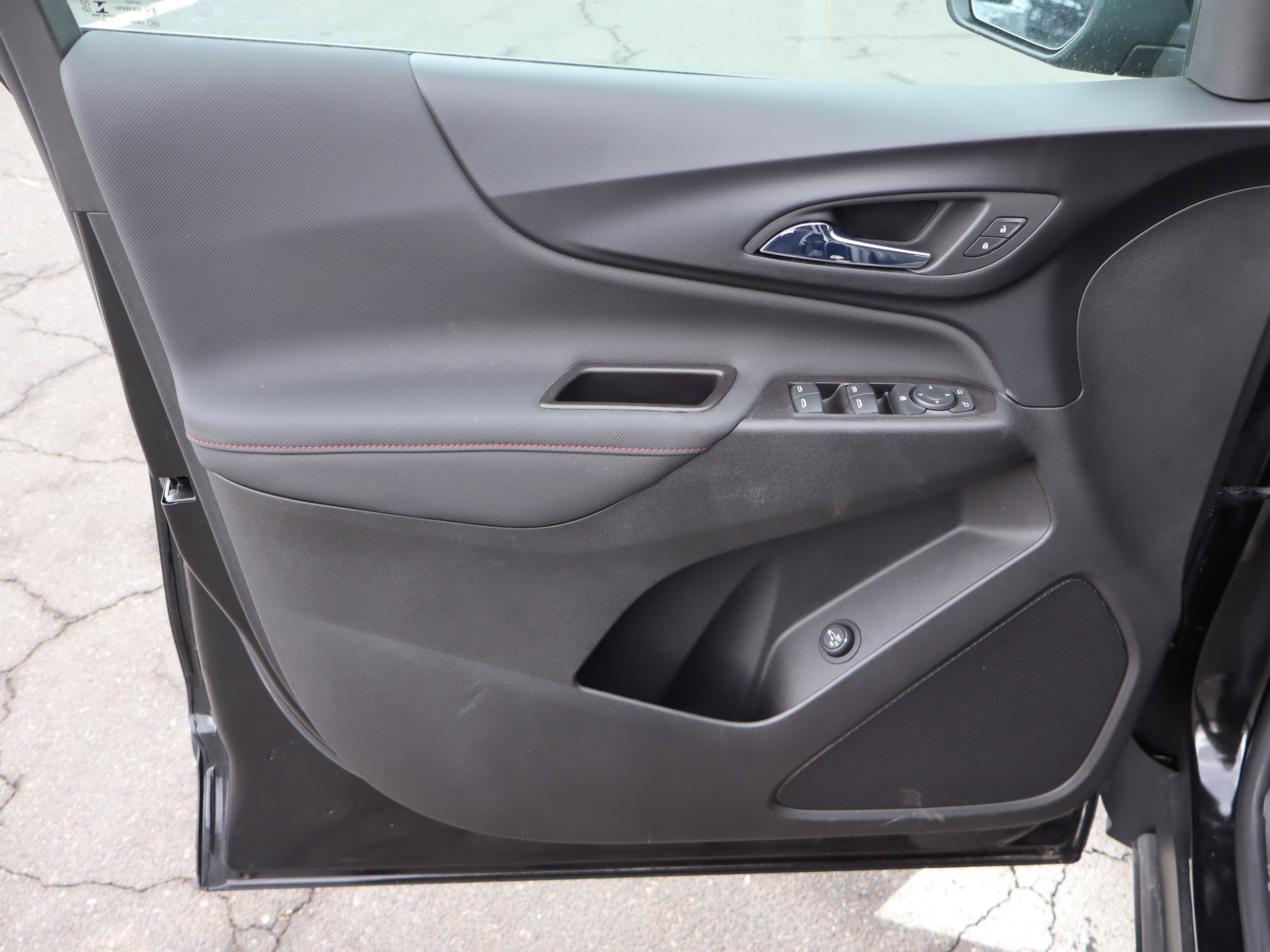 Used 2022 Chevrolet Equinox RS w/ LPO, Floor Liner Package image 15