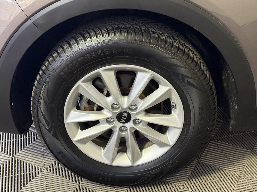 Used 2019 Kia Sorento FWD image 27