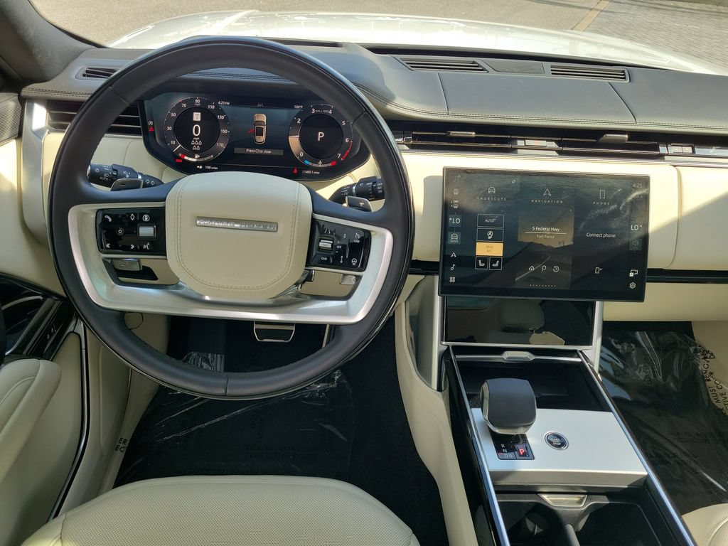 Used 2025 Land Rover Range Rover Long Wheelbase SE AWD/4WD image 19