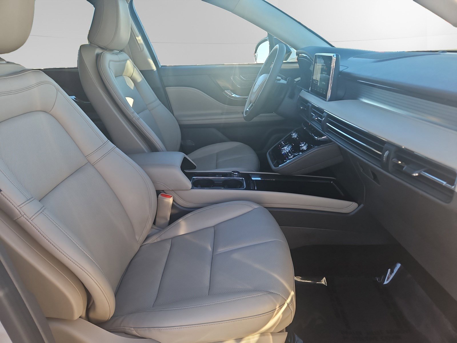 Certified 2022 Lincoln Corsair Standard w/ Equipment Group 101A image 15