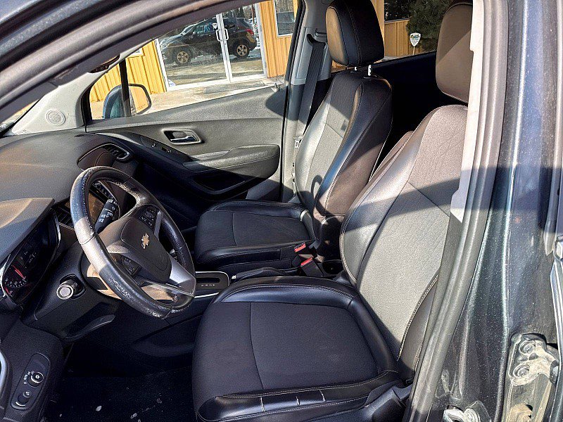 Used 2019 Chevrolet Trax LT w/ LT Convenience Package image 9