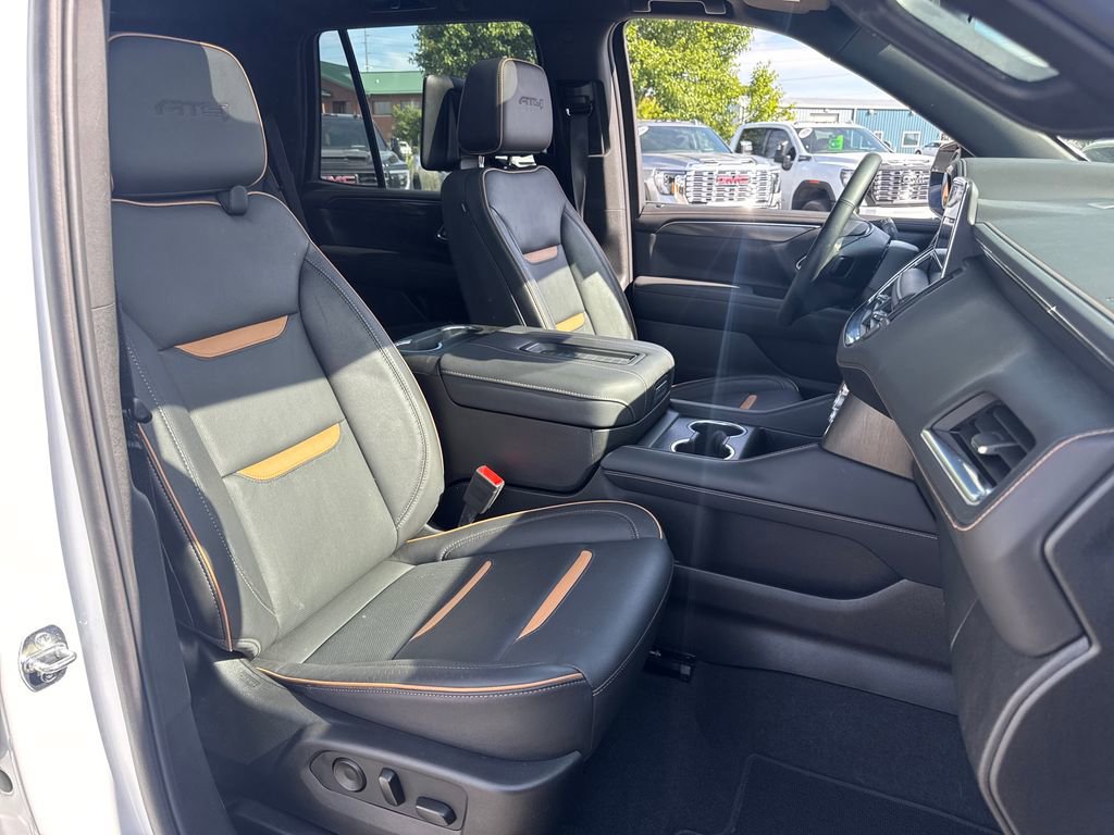 Used 2024 GMC Yukon AT4 w/ AT4 Premium Package AWD/4WD image 10