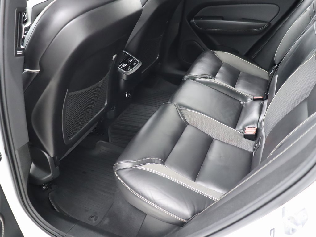 Used 2020 Volvo XC60 T5 R-Design w/ Protection Package image 27