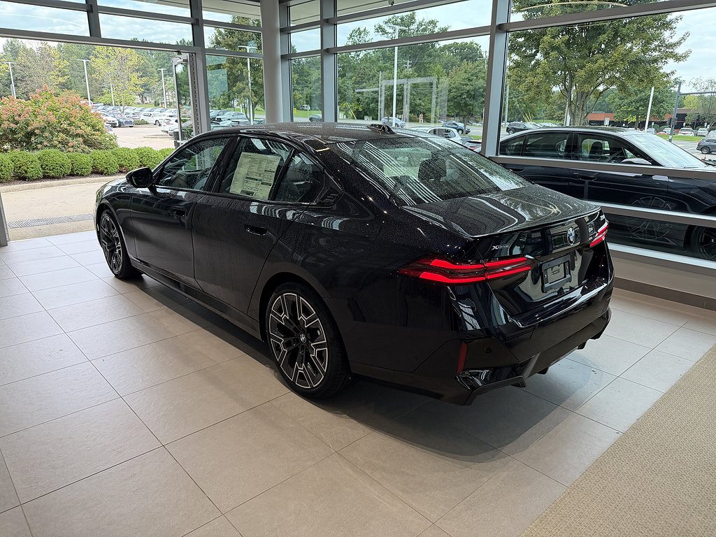 New 2027 BMW 530i xDrive w/ M Sport Package AWD/4WD image 4