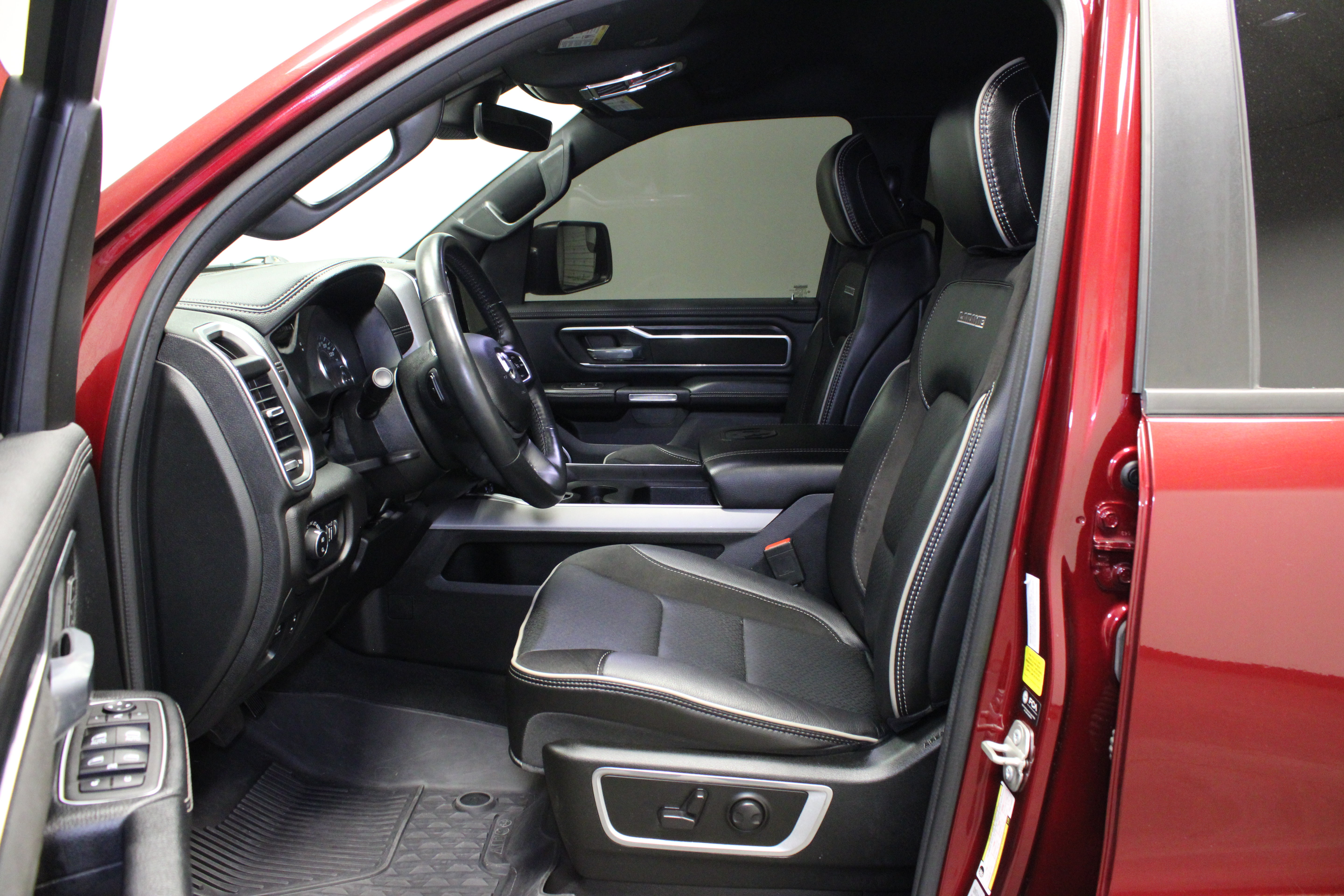 Used 2023 RAM 1500 Laramie RWD image 19
