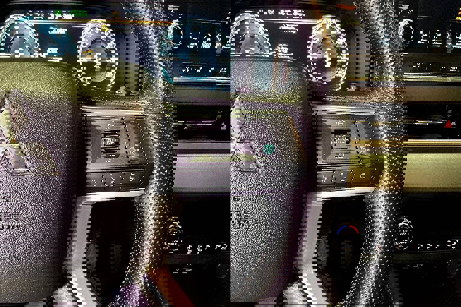 Used 2023 Mitsubishi Outlander SE image 12