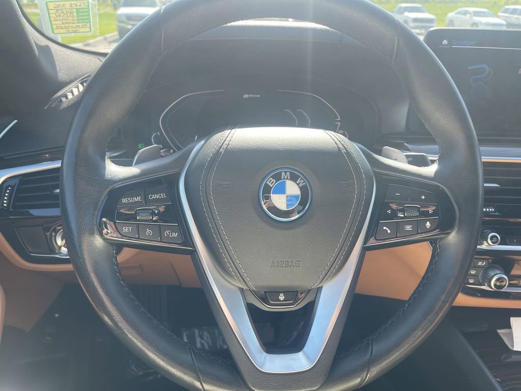 Used 2023 BMW 530e xDrive w/ Convenience Package AWD/4WD image 9
