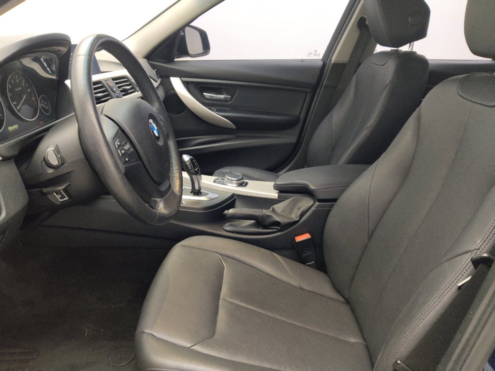 Used 2018 BMW 320i xDrive Sedan w/ Convenience Package AWD/4WD image 17