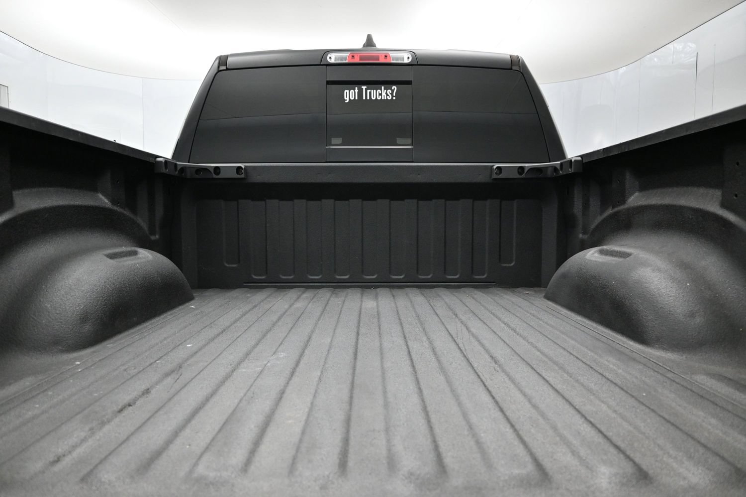 Used 2020 RAM 1500 Limited w/ Black Appearance Package AWD/4WD image 7