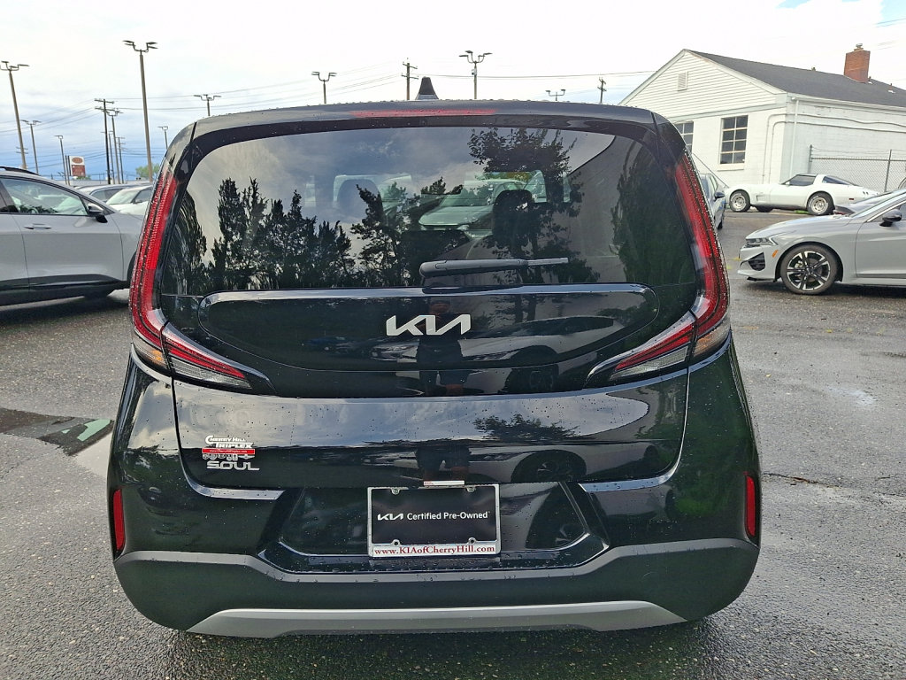 Used 2025 Kia Soul LX w/ LX Technology Package FWD image 4