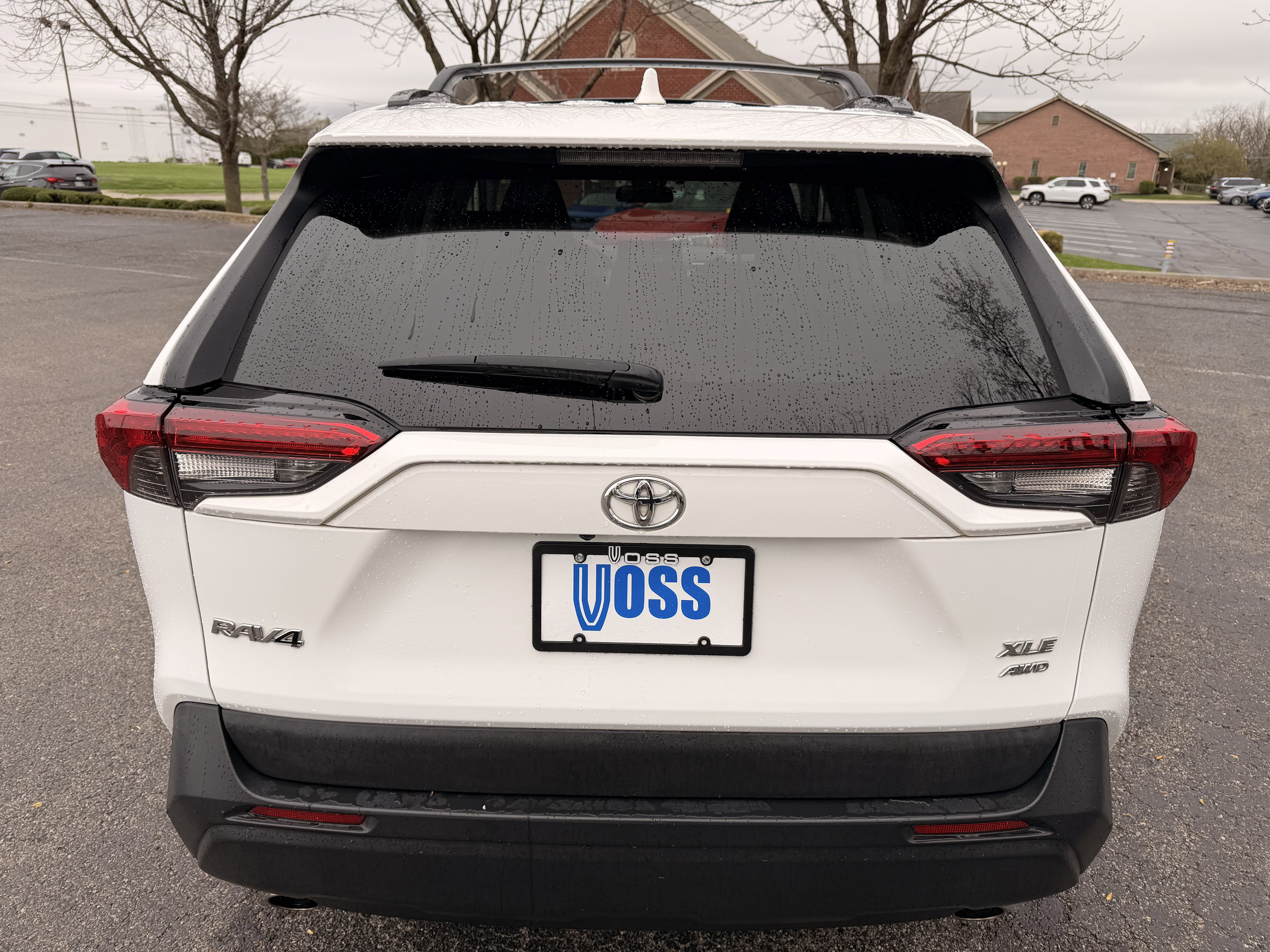 Used 2019 Toyota RAV4 XLE w/ Convenience Package AWD/4WD image 4
