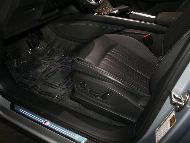 Used 2023 Audi e-tron Premium Plus w/ Premium Plus Package image 28