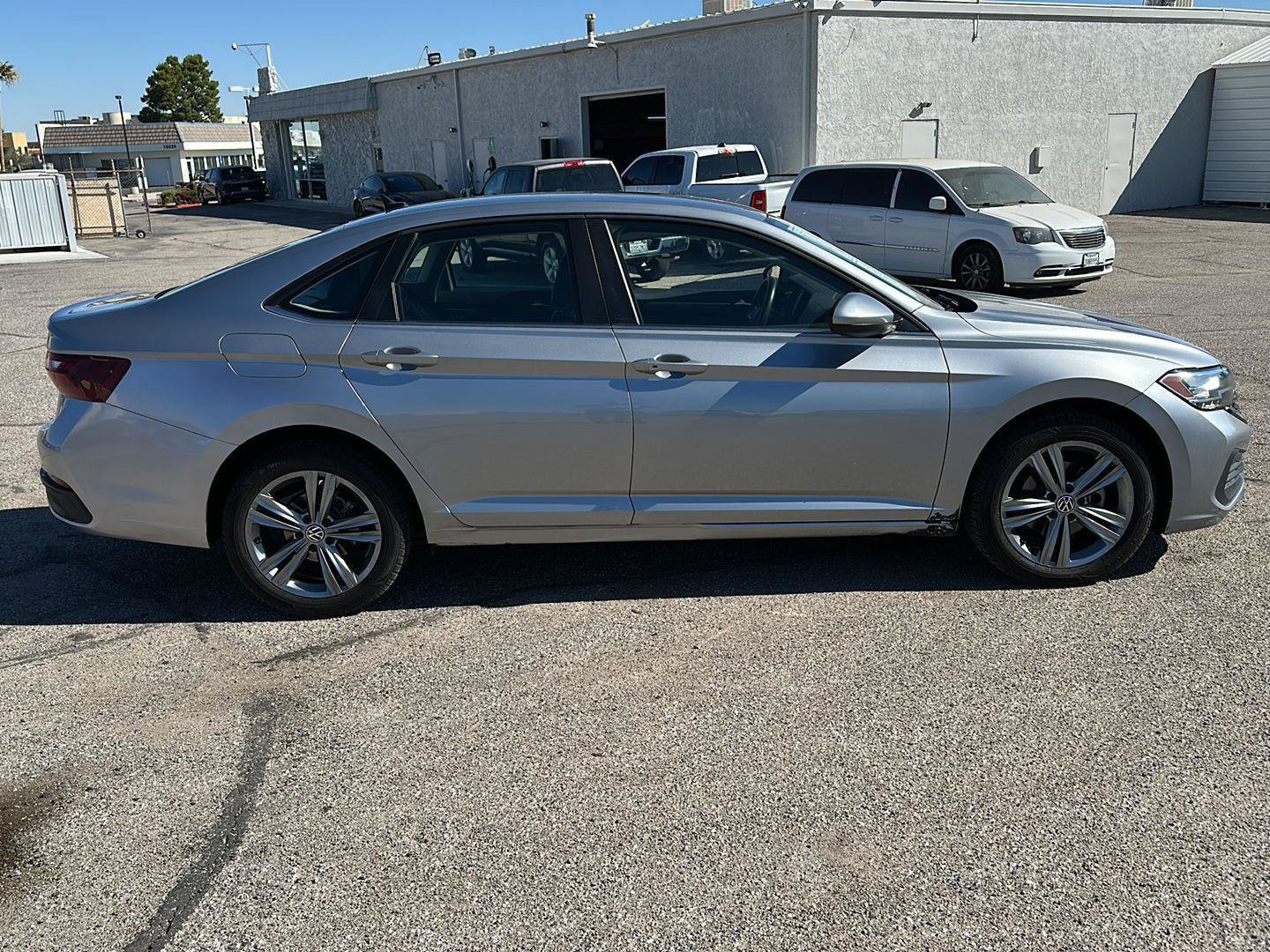 Used 2024 Volkswagen Jetta SE FWD image 9