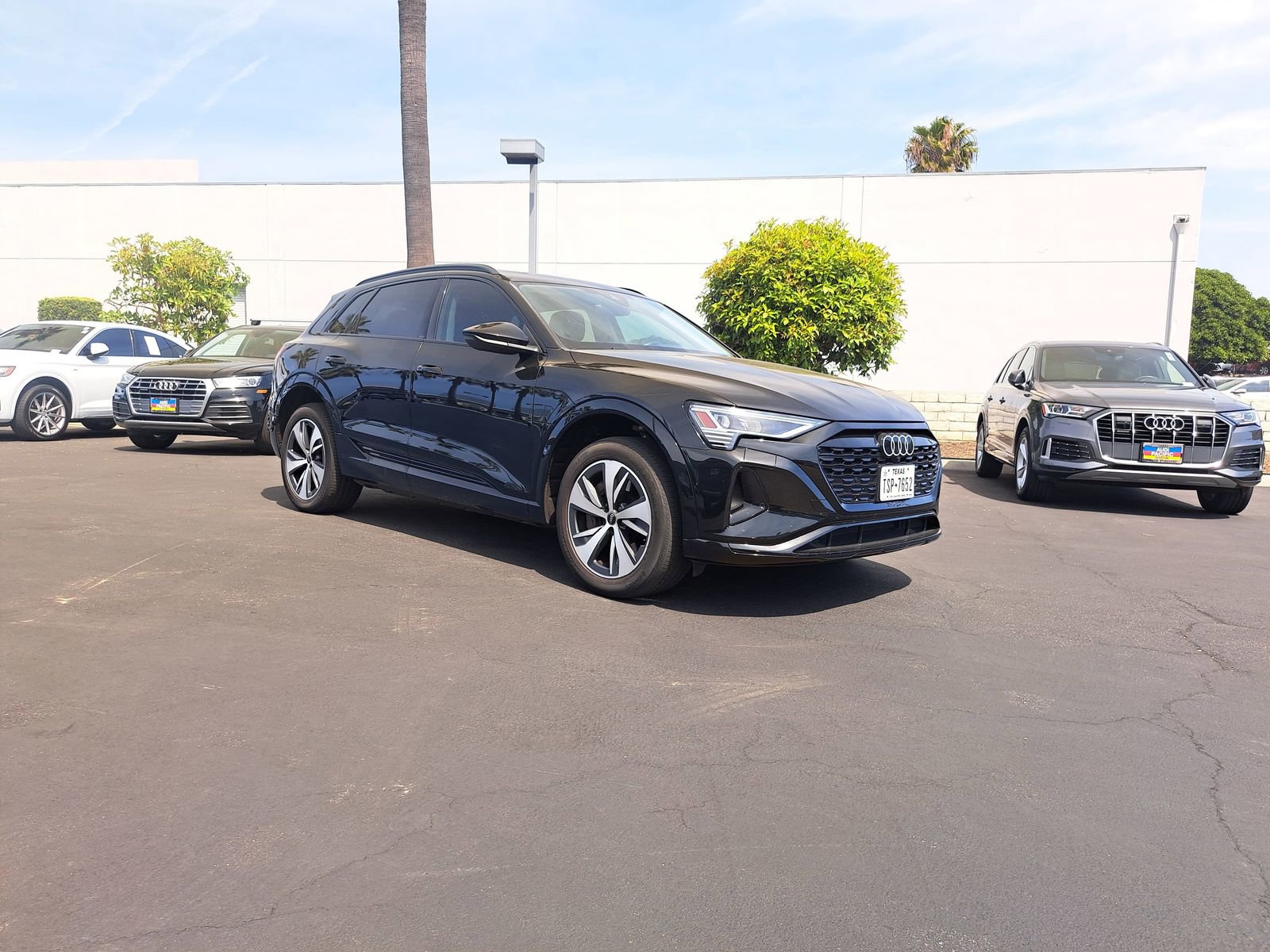 Used 2024 Audi Q8 e-tron Premium image 2