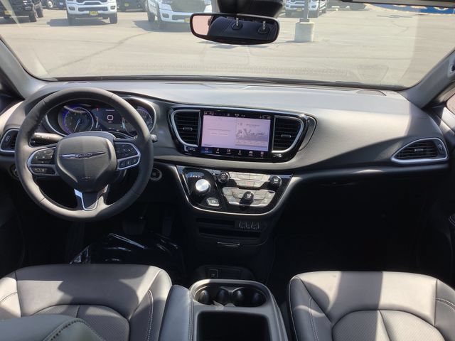 Used 2025 Chrysler Voyager LX FWD image 6