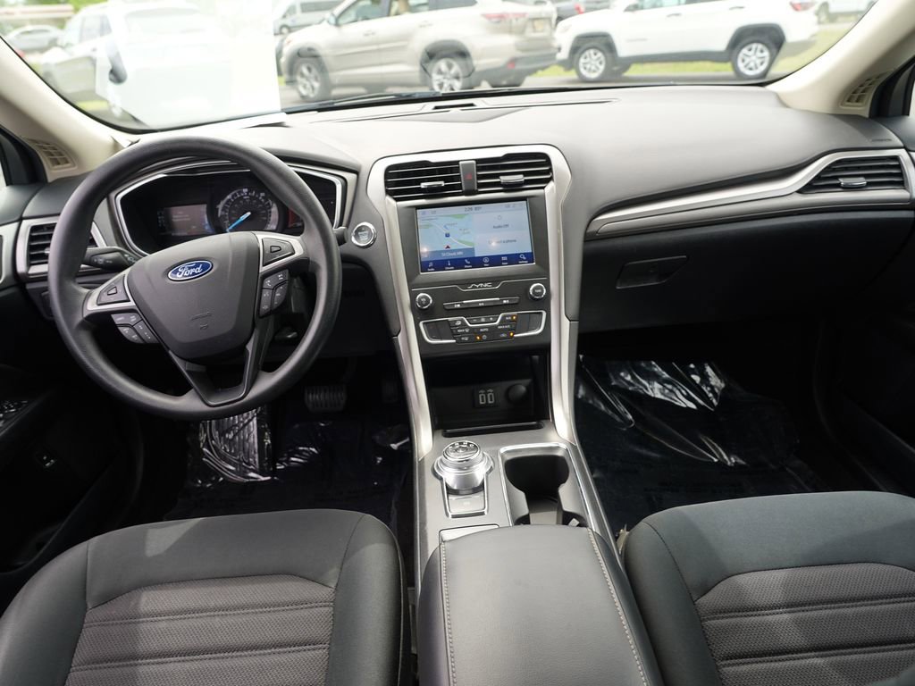 Used 2020 Ford Fusion SE FWD image 26