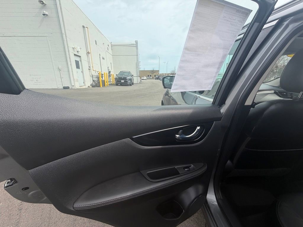 Used 2018 Nissan Rogue Sport SL w/ SL Premium Package image 39