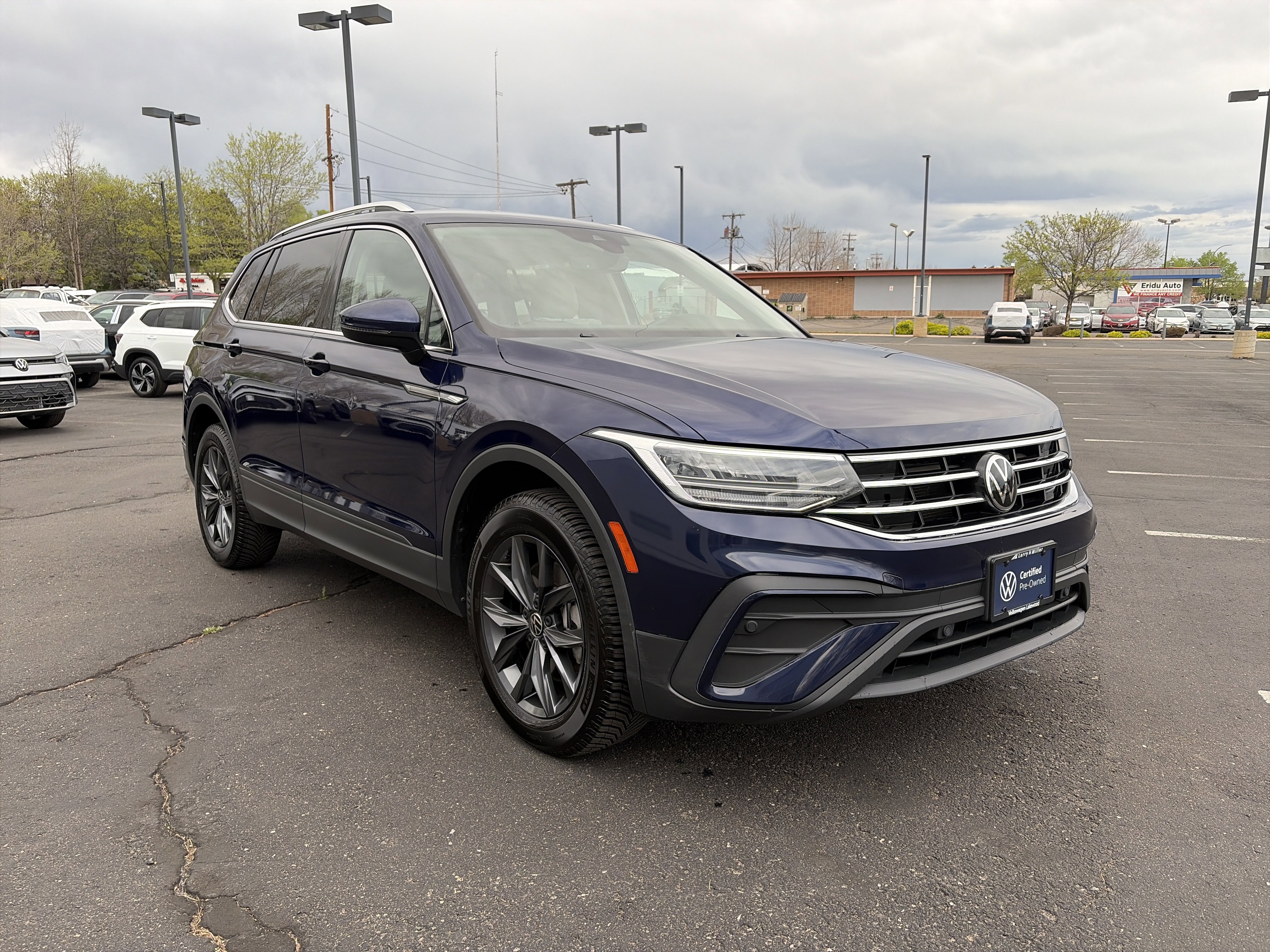 Used 2022 Volkswagen Tiguan SE image 3