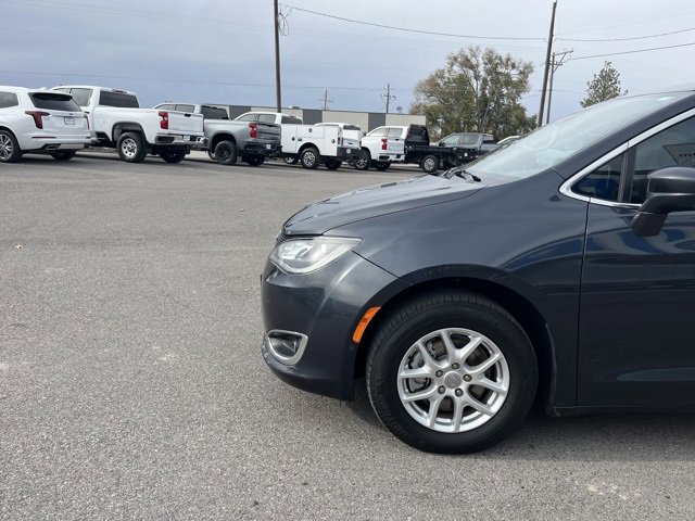 Used 2020 Chrysler Pacifica Touring w/ Advanced Safetytec Group image 6