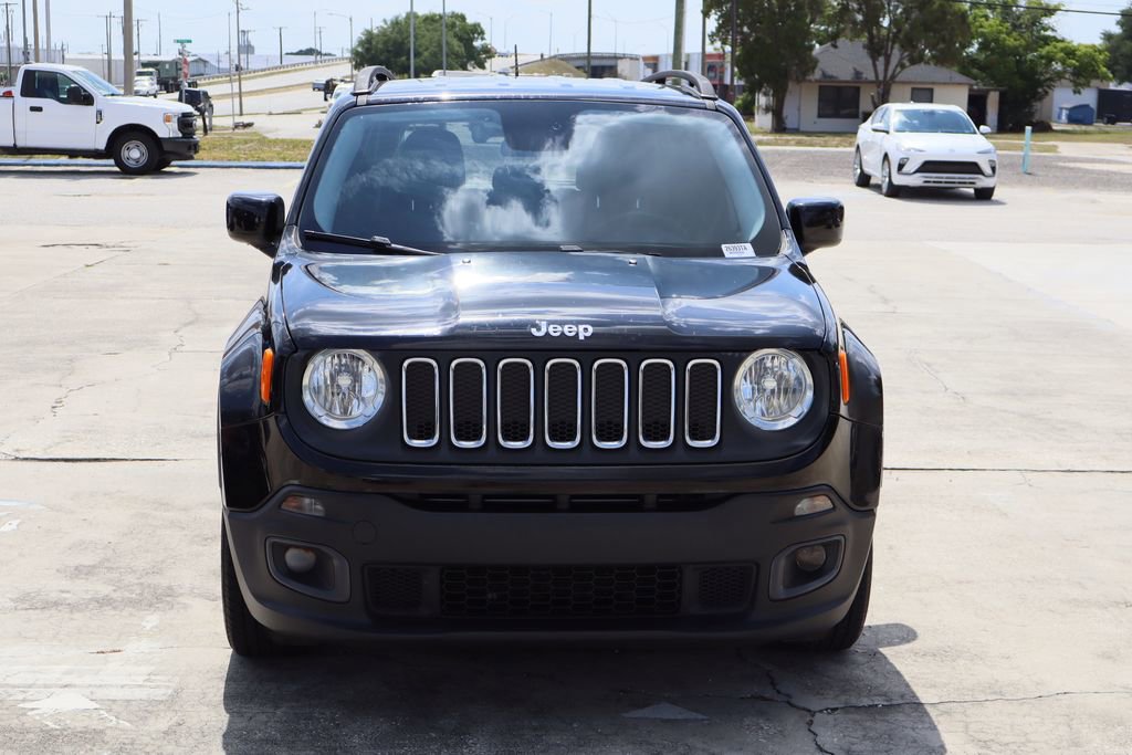 Used 2017 Jeep Renegade Latitude FWD image 4