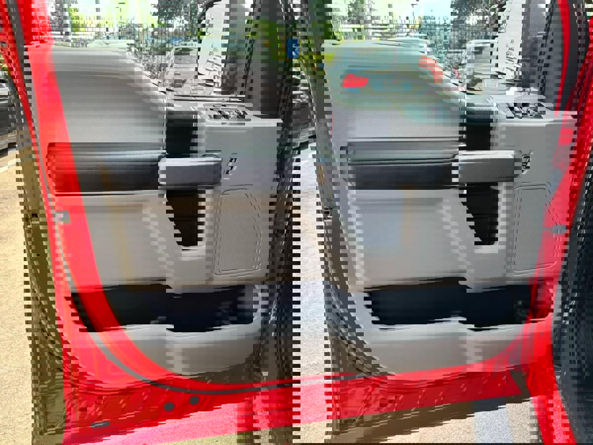 Used 2017 Ford F150 XLT image 11