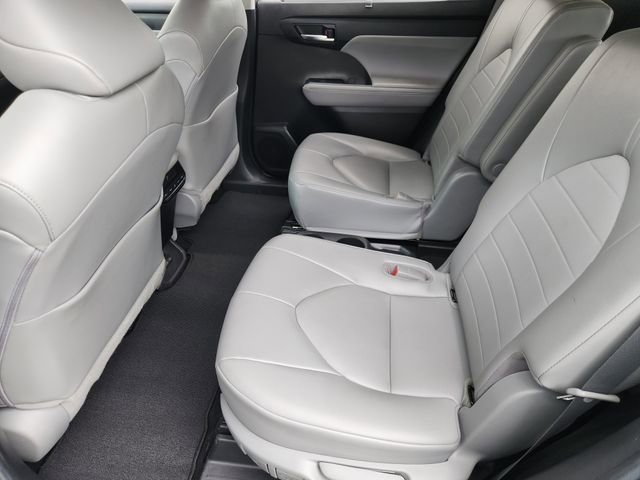 Used 2022 Toyota Highlander XLE image 21