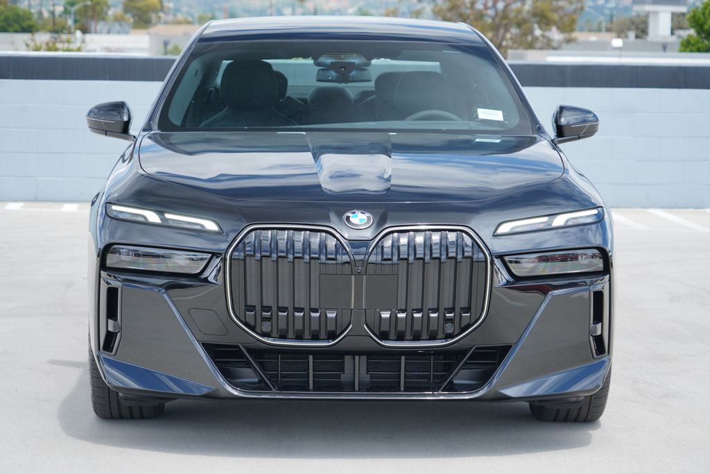 New 2026 BMW 740i w/ Luxury Rear Seating Package RWD image 2