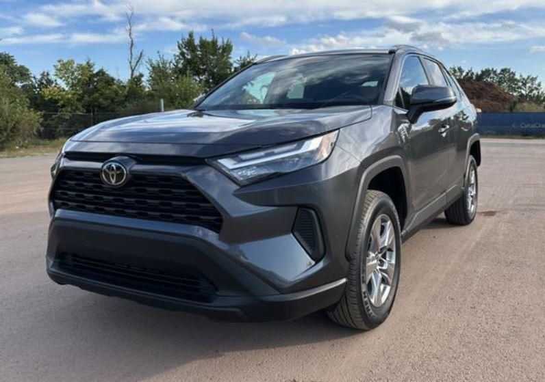 Used 2022 Toyota RAV4 XLE image 2