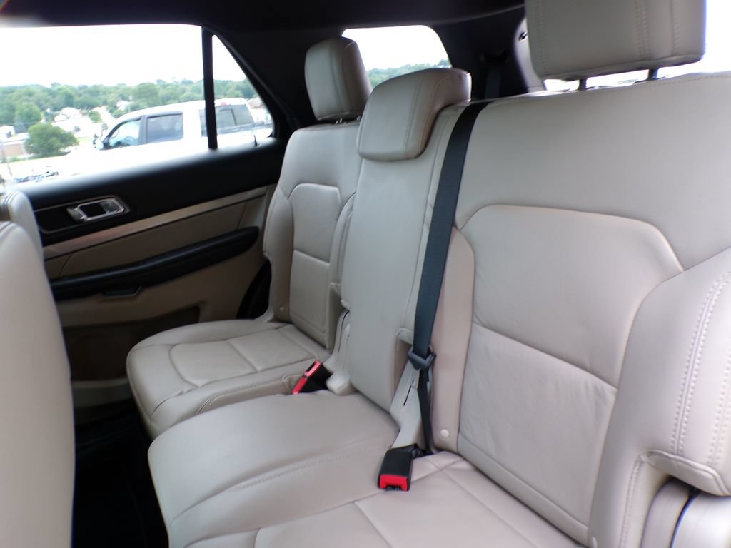 Used 2018 Ford Explorer XLT w/ Equipment Group 202A FWD image 16