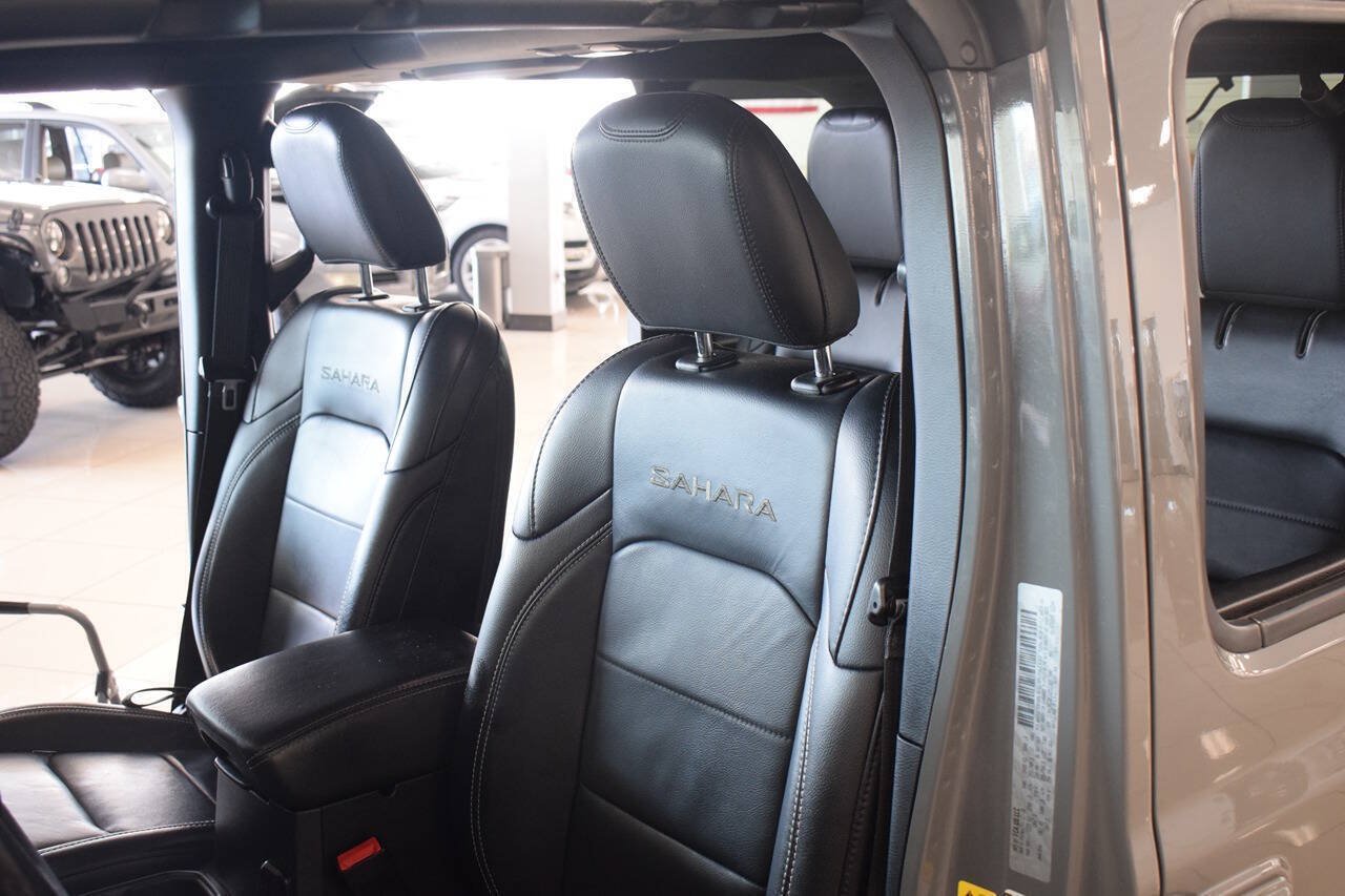 Used 2018 Jeep Wrangler Unlimited Sahara AWD/4WD image 28