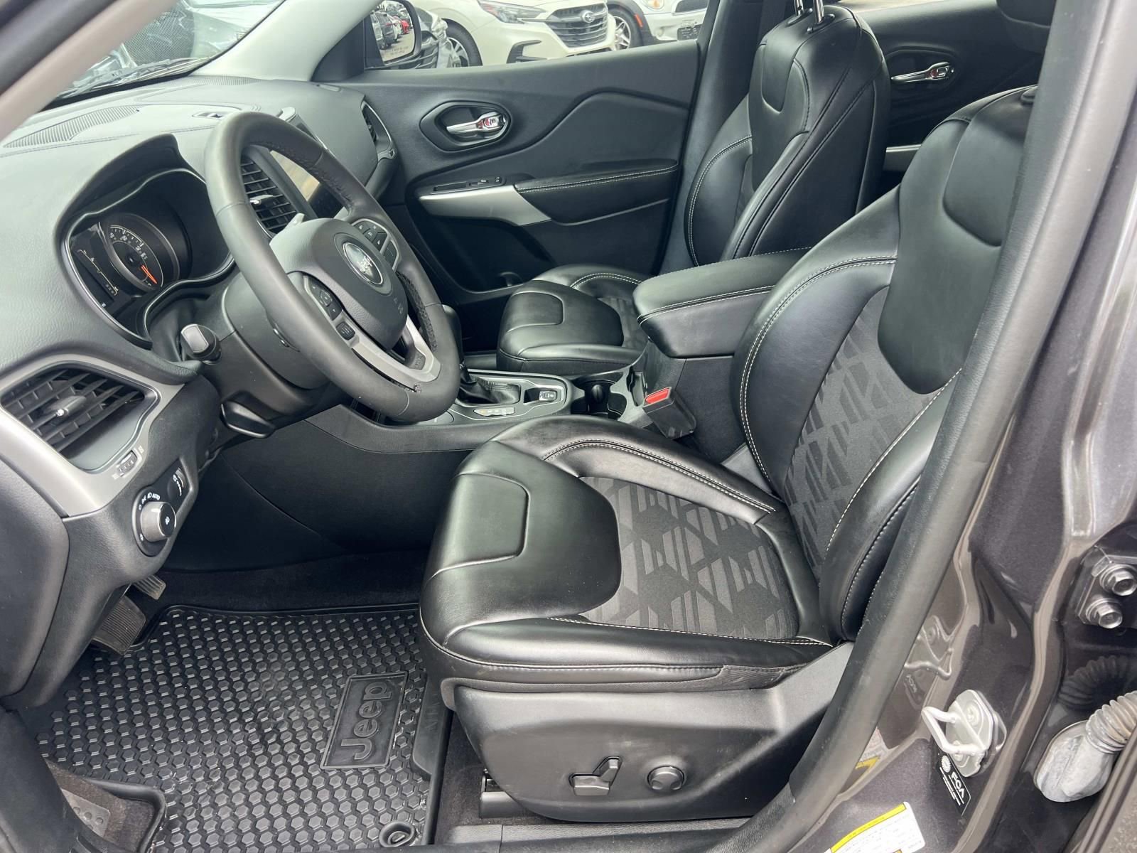 Used 2022 Jeep Cherokee Latitude AWD/4WD image 9