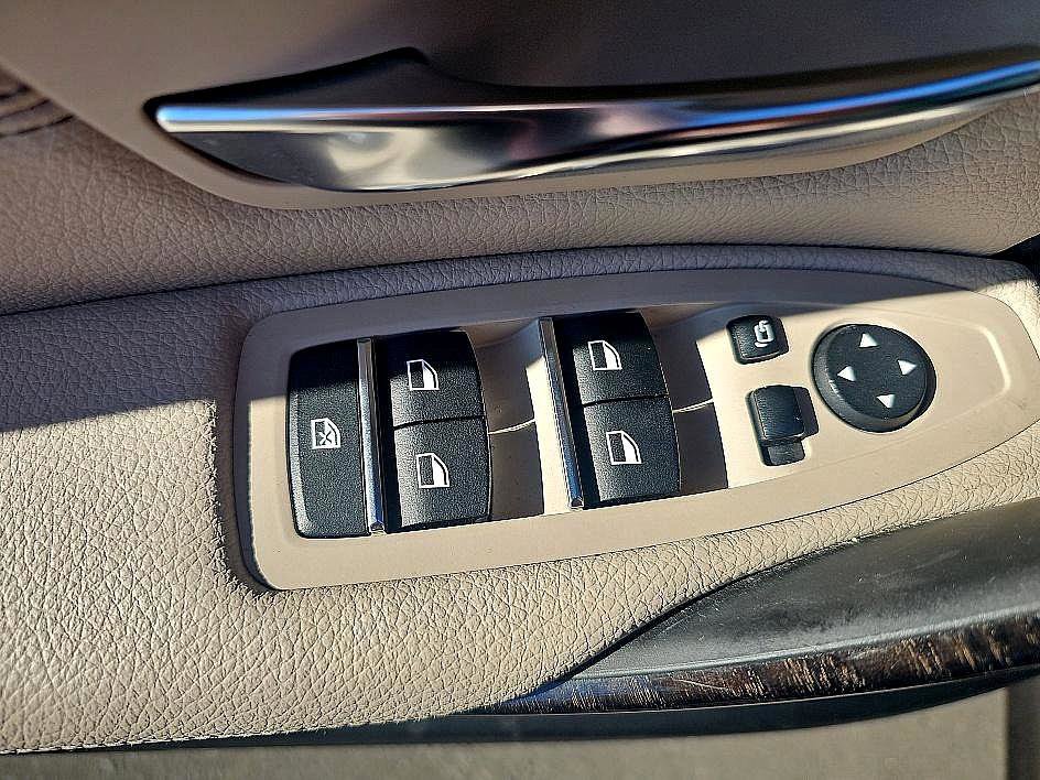 Used 2018 BMW 330i xDrive Sedan image 12