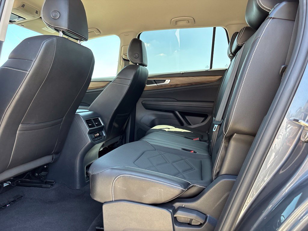 Used 2025 Volkswagen Atlas SE FWD image 16