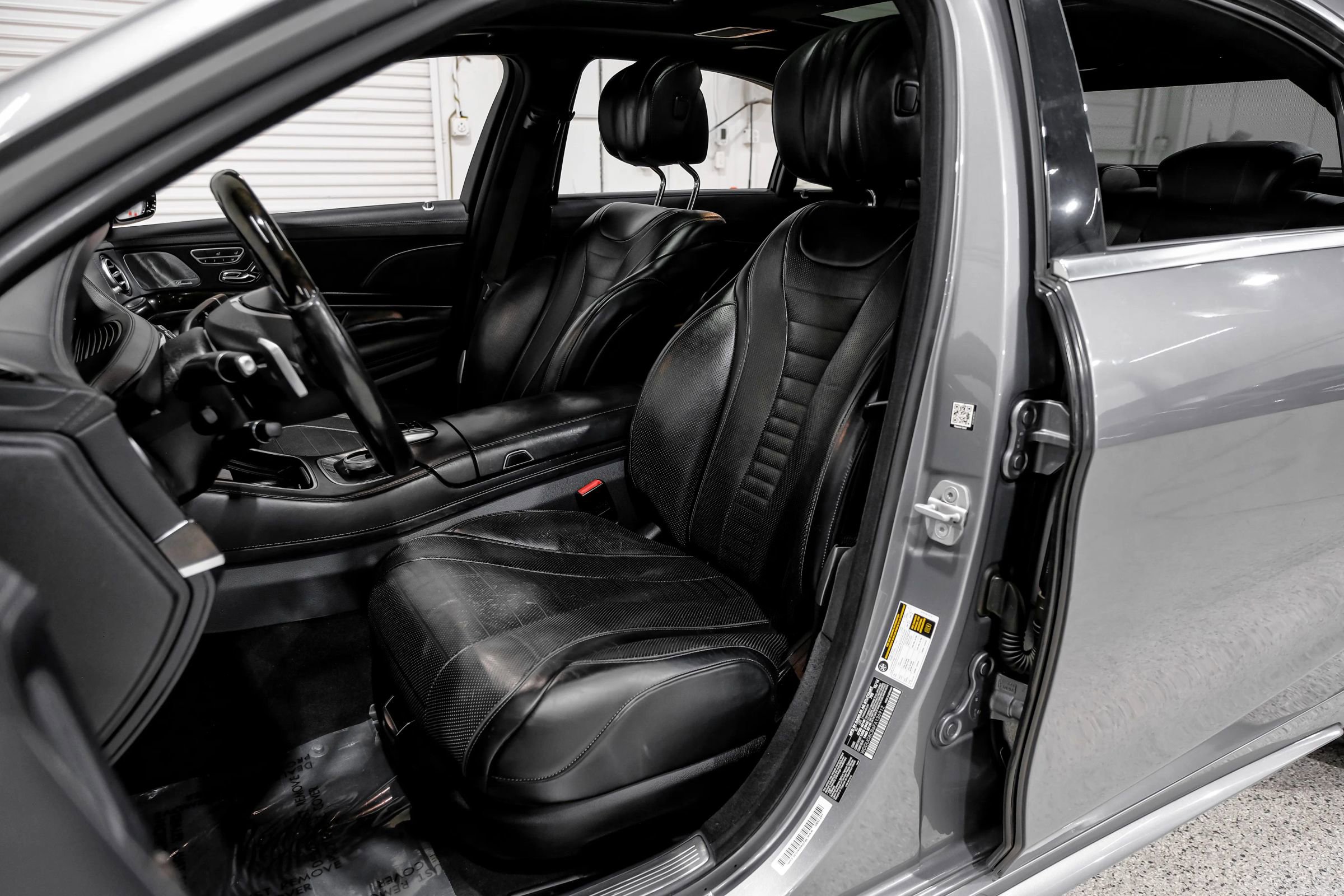 Used 2015 Mercedes-Benz S 550 Sedan w/ Sport Package w/ Sport Package image 39