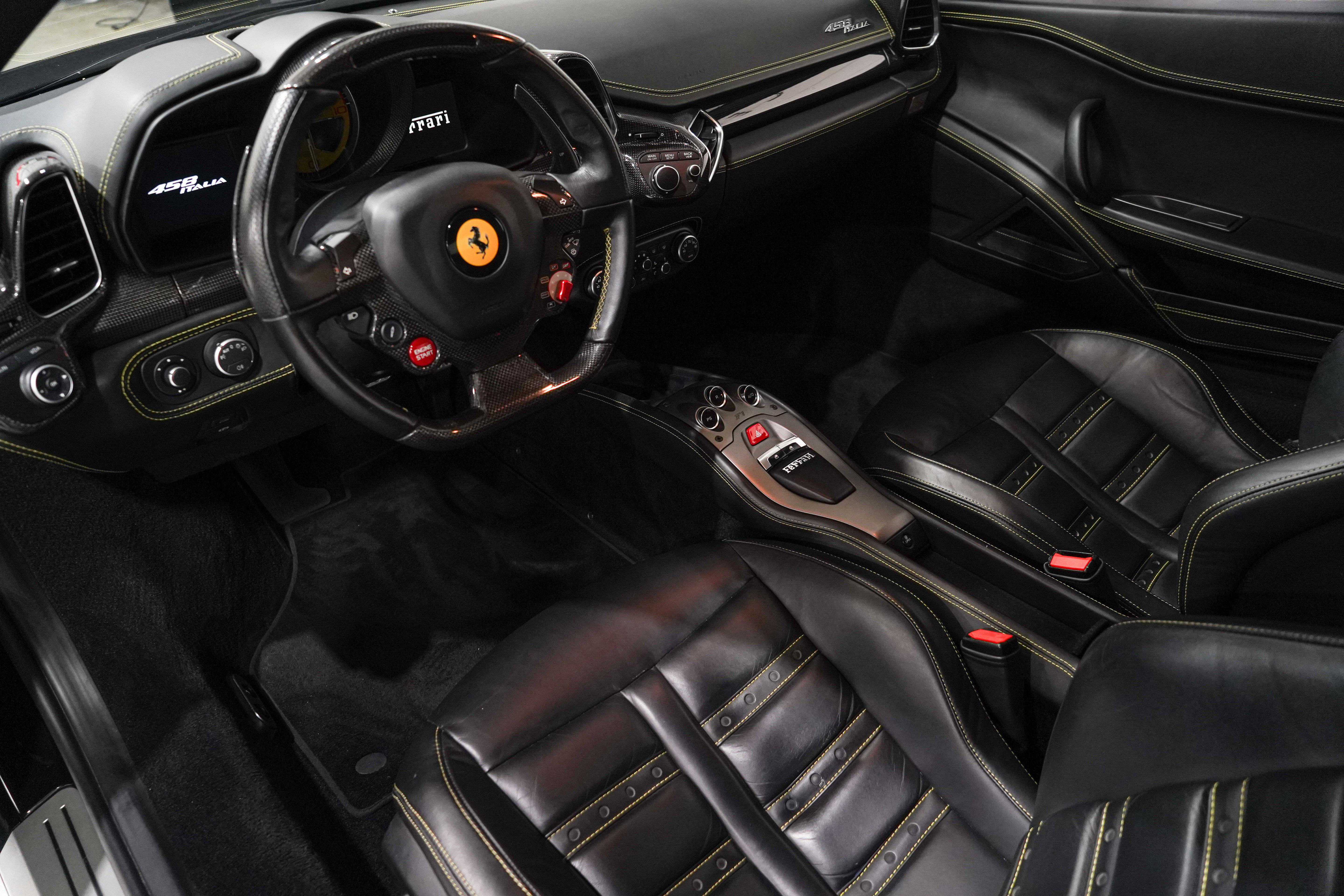 Used 2011 Ferrari 458 Italia Coupe RWD image 2