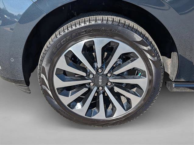 Used 2024 Lincoln Navigator Reserve image 25
