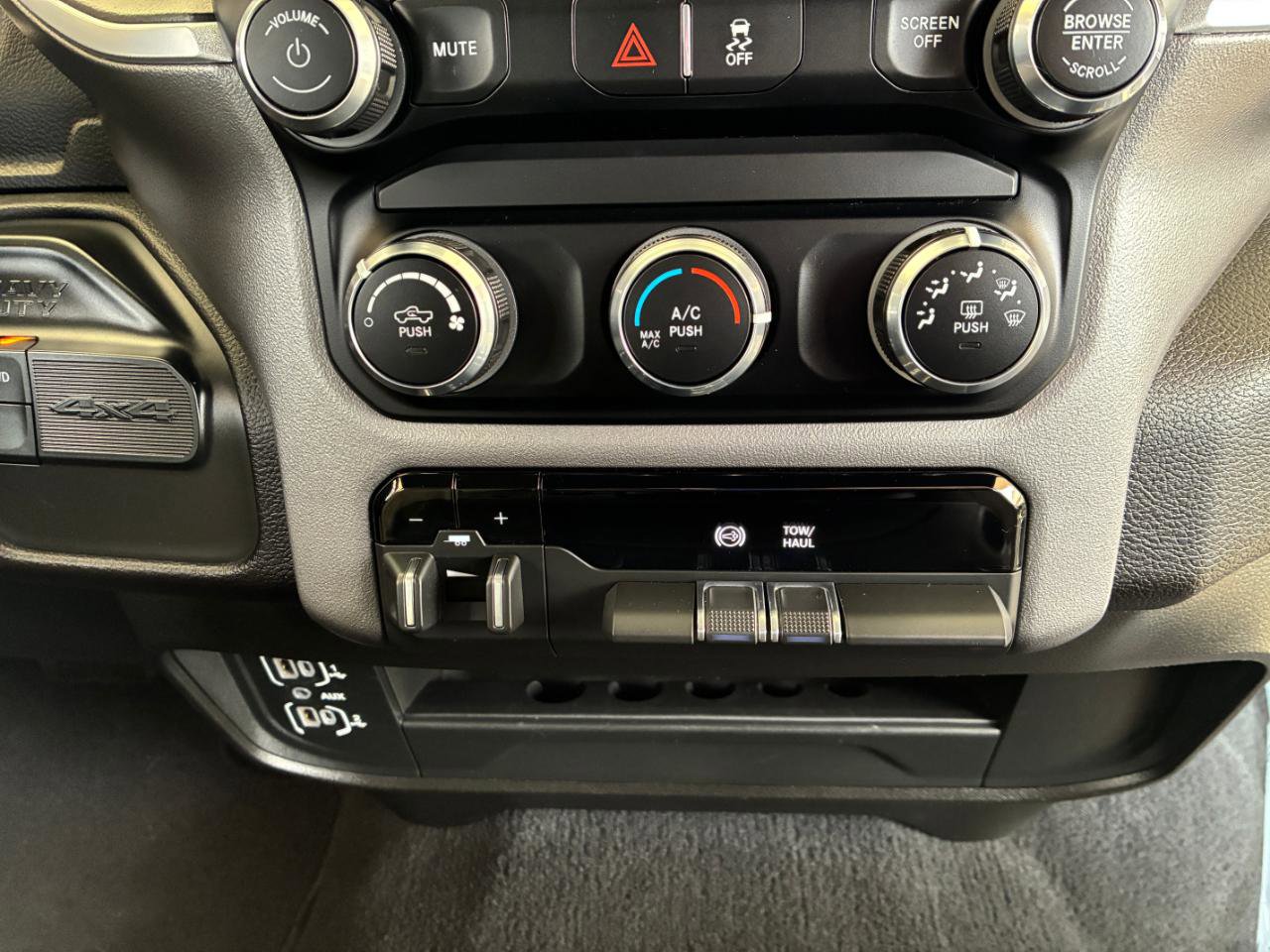 Used 2024 RAM 2500 Big Horn AWD/4WD image 22