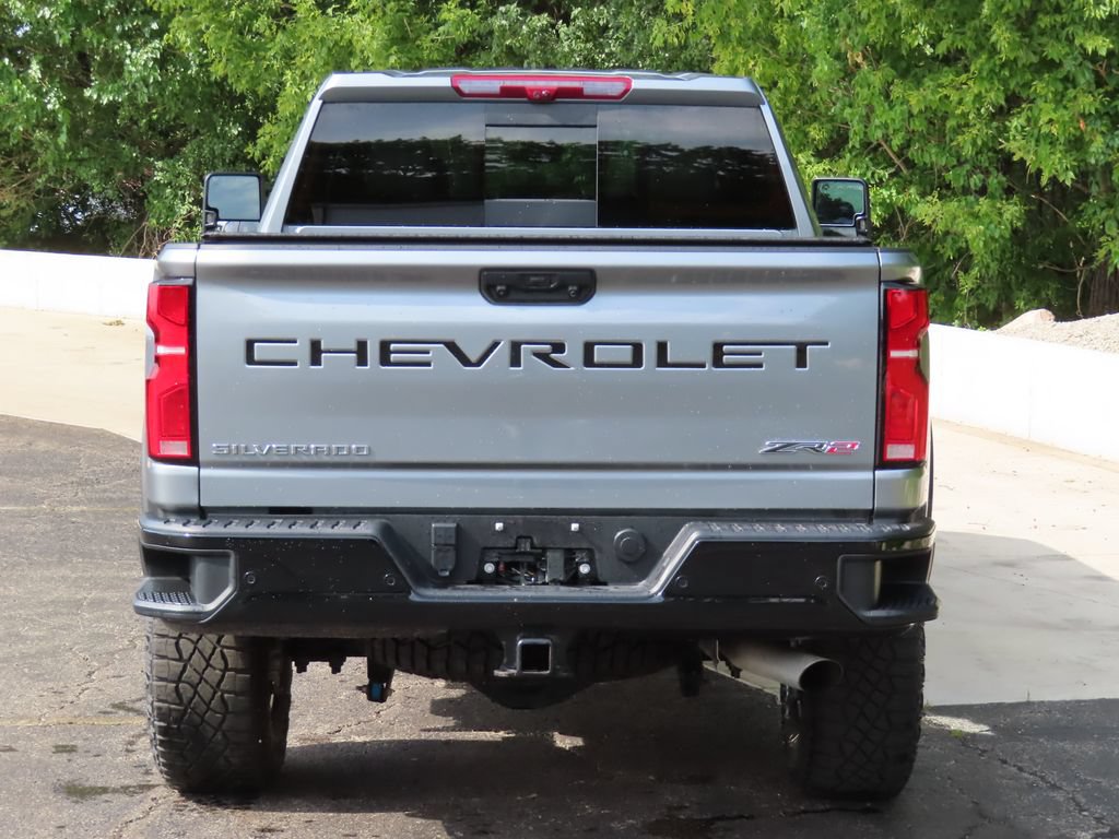 Used 2024 Chevrolet Silverado 2500 ZR2 w/ Technology Package AWD/4WD image 5