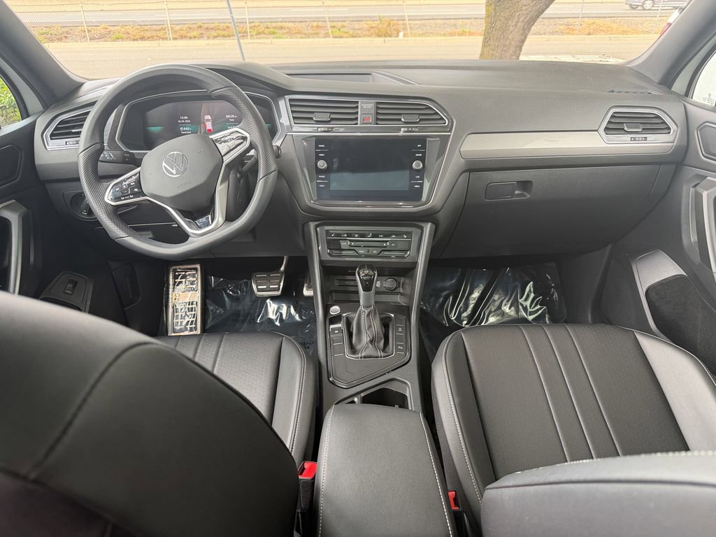 Used 2024 Volkswagen Tiguan SE R-Line FWD image 27