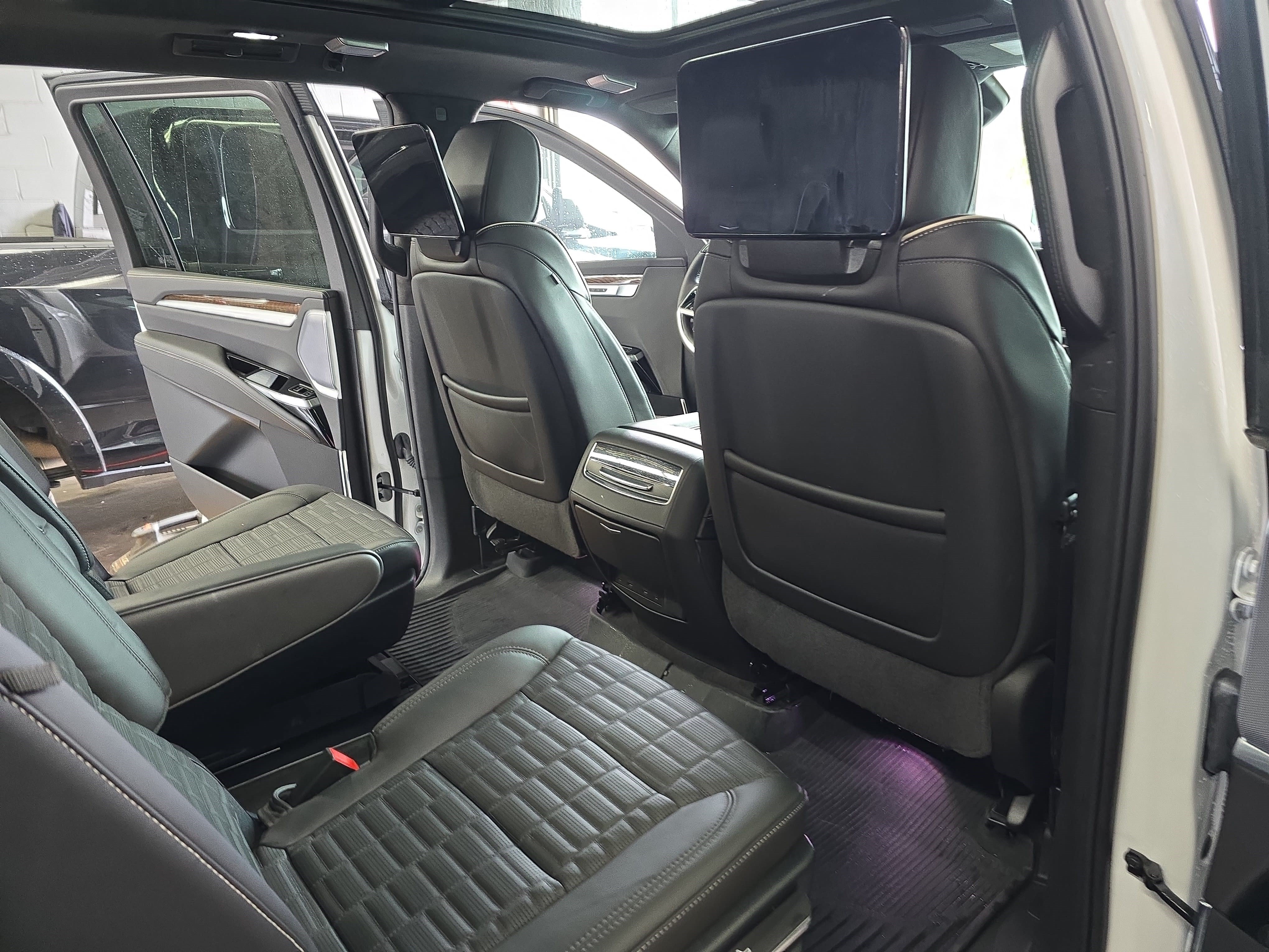 Certified 2025 Cadillac Escalade ESV Sport Platinum AWD/4WD image 11