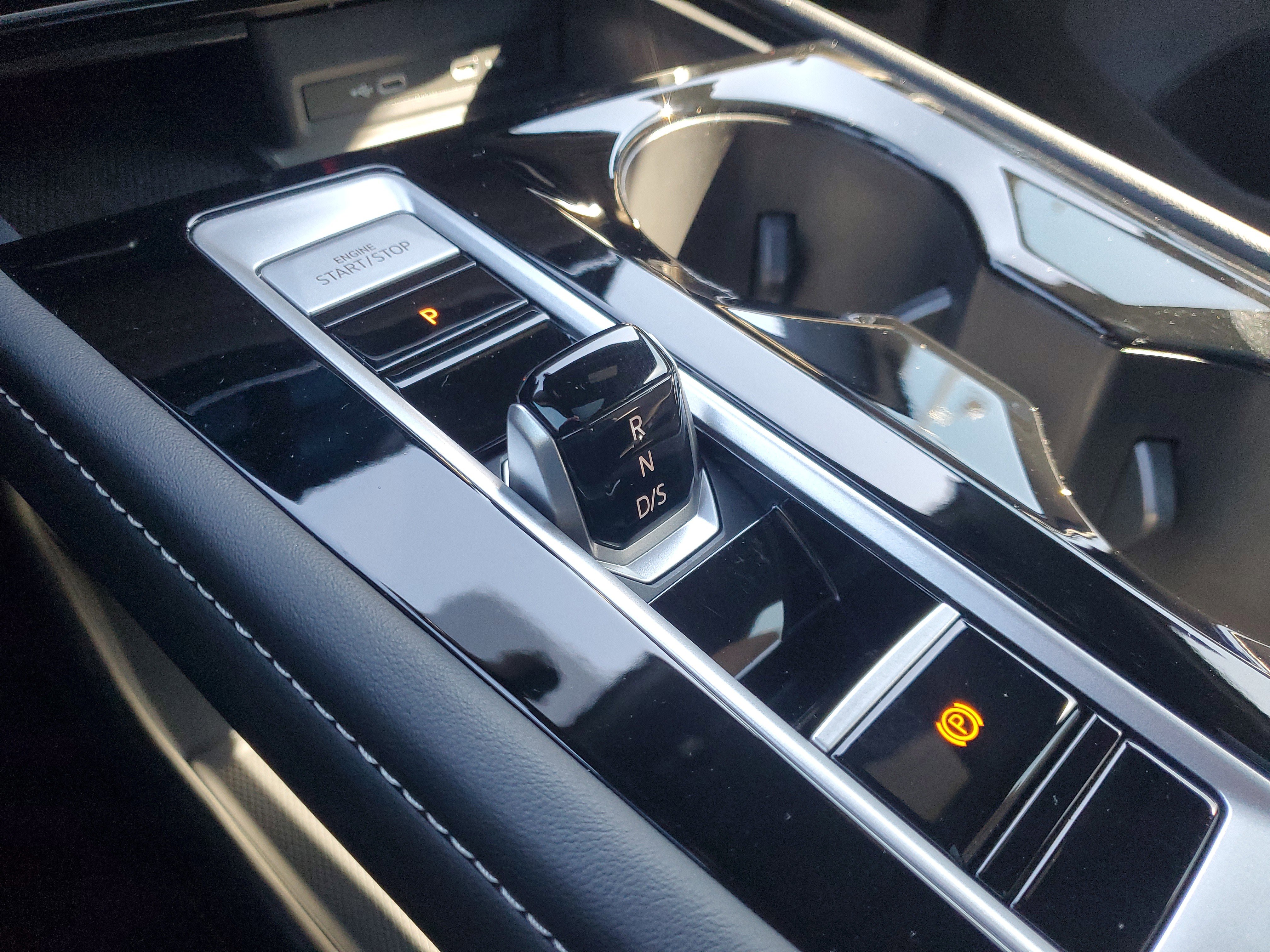 Used 2024 Volkswagen Atlas Cross Sport SE w/ Panoramic Sunroof Package image 23