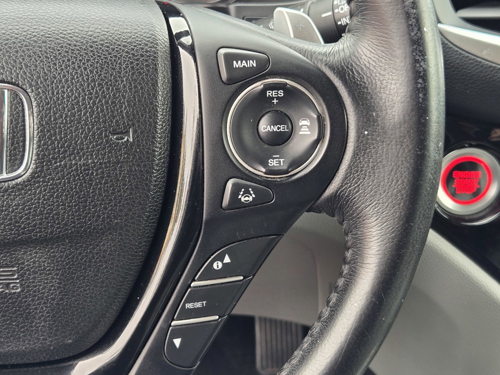 Used 2016 Honda Pilot Touring image 23