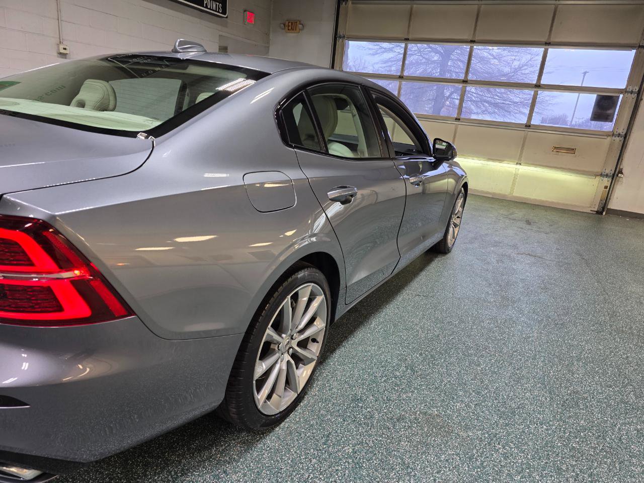 Used 2021 Volvo S60 T5 Momentum w/ Premium Package image 7