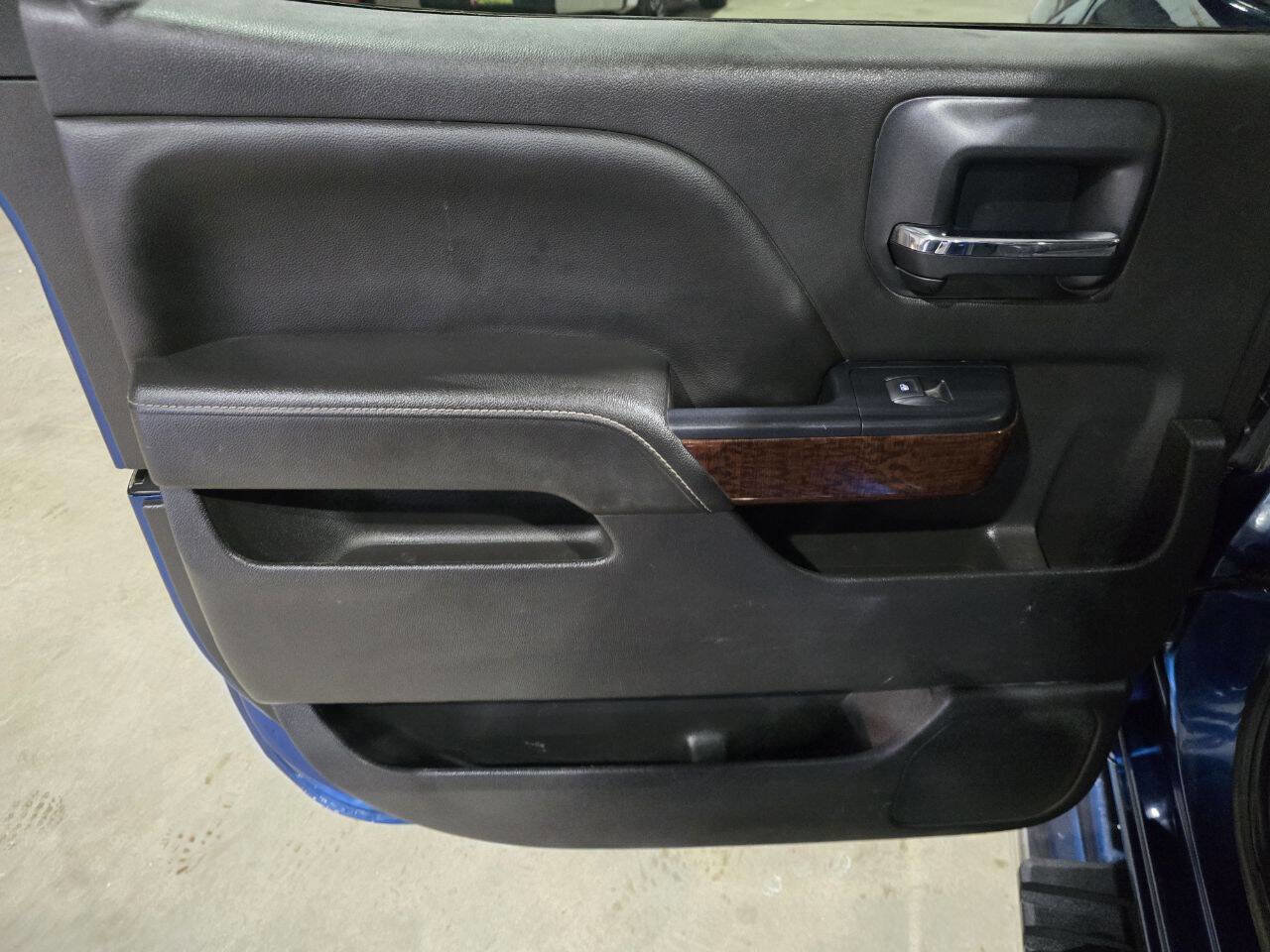 Used 2018 GMC Sierra 1500 SLT w/ SLT Premium Package image 28