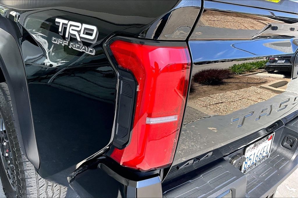 Certified 2025 Toyota Tacoma TRD Off-Road AWD/4WD image 24